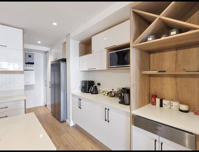 2 BEDROOM APARTMENT FOR SALE IN SEA POINT